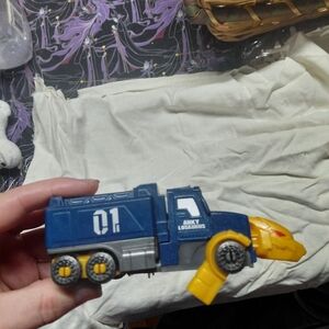 Dickie Toys Ankylosaurus truck Transformer Truck